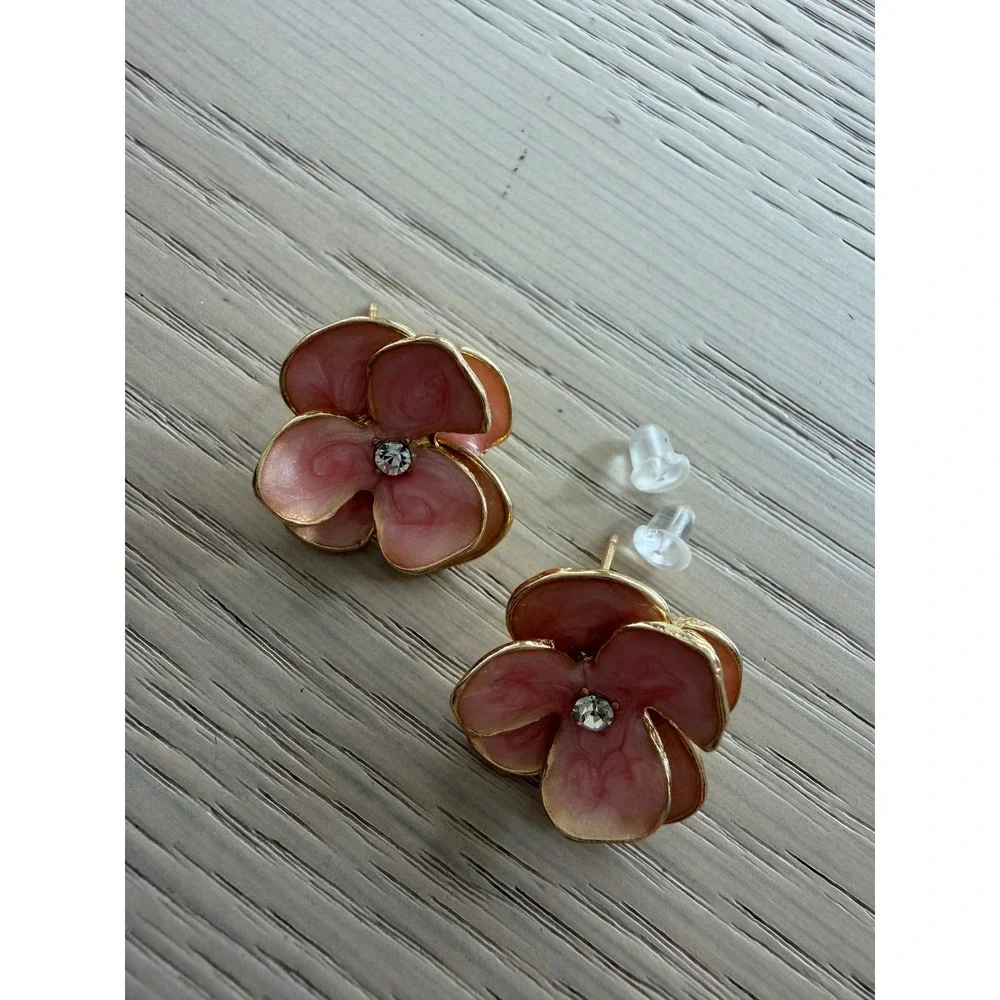 N/A enamel flower
